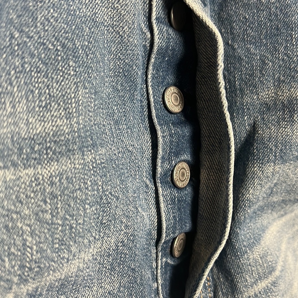 Levi’s 501 men’s blue jeans. Good condition. Flaw ripped sewn on outside label. - Picture 4 of 6